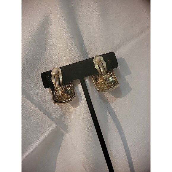 Vintage Womens Clip On Earrings Red Gold Tone Crystal Jewelry Costume - Picture 5 of 16